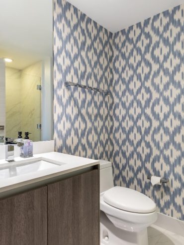 plan de travail à choisir pour une salle de bains fonctionnelle et esthétique