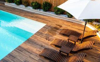 Aménagement abord piscine hors sol pour un espace convivial