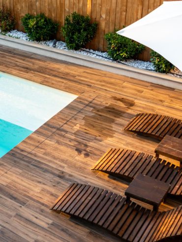 Aménagement abord piscine hors sol pour un espace convivial