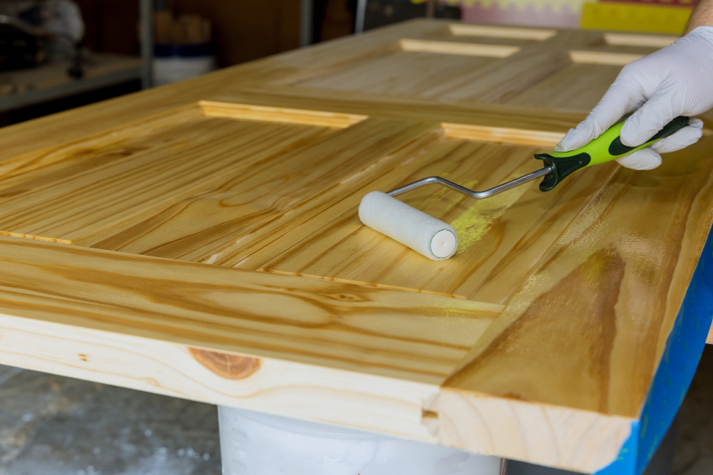 Techniques pour décaper la peinture sur bois sans l'endommager