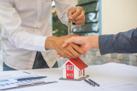 acheter une opportunité immobilière à prix réduit avec la Maison saisie par la banque à vendre