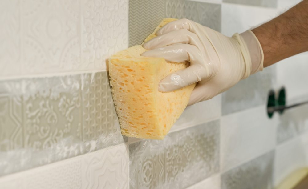 nettoyer efficacement un joint de carrelage noirci sans abîmer le carrelage