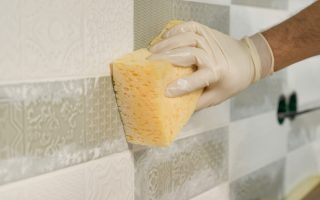 nettoyer efficacement un joint de carrelage noirci sans abîmer le carrelage