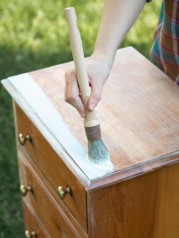 repeindre un meuble en bois facilement et efficacement